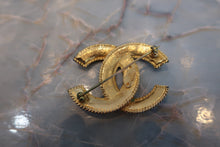 Load image into Gallery viewer, CHANEL CC mark brooch Gold plate Gold Brooch 500100248
