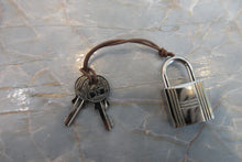 Load image into Gallery viewer, HERMES PICOTIN LOCK MM Clemence leather Rose sakura T Engraving Hand bag 700070209