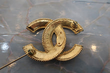 Load image into Gallery viewer, CHANEL CC mark brooch Gold plate Gold Brooch 500100248