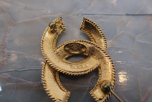 Load image into Gallery viewer, CHANEL CC mark brooch Gold plate Gold Brooch 500100248