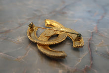 Load image into Gallery viewer, CHANEL CC mark brooch Gold plate Gold Brooch 500100248