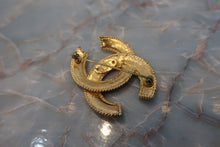 Load image into Gallery viewer, CHANEL CC mark brooch Gold plate Gold Brooch 500100248