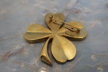 Load image into Gallery viewer, CHANEL CC mark Clover brooch Gold plate Gold Brooch 500110091