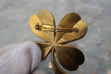 Load image into Gallery viewer, CHANEL CC mark Clover brooch Gold plate Gold Brooch 500110091