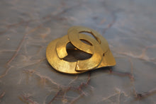 Load image into Gallery viewer, CHANEL CC mark Heart brooch Gold plate Gold Brooch 500100124