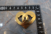 Load image into Gallery viewer, CHANEL CC mark Heart brooch Gold plate Gold Brooch 500100124