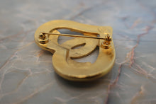 Load image into Gallery viewer, CHANEL CC mark Heart brooch Gold plate Gold Brooch 500100124