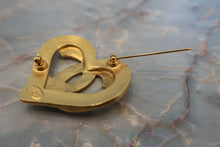 Load image into Gallery viewer, CHANEL CC mark Heart brooch Gold plate Gold Brooch 500100124