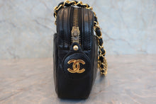 Load image into Gallery viewer, CHANEL Matelasse chain shoulder bag Lambskin Black/Gold hadware Shoulder bag 800090004