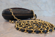 Load image into Gallery viewer, CHANEL Matelasse chain shoulder bag Lambskin Black/Gold hadware Shoulder bag 800090004
