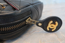 Load image into Gallery viewer, CHANEL Matelasse chain shoulder bag Lambskin Black/Gold hadware Shoulder bag 800090004