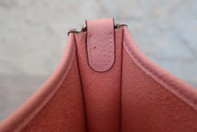 画像をギャラリービューアに読み込む, HERMES/エルメス エブリンTPM トリヨンクレマンス ローズサクラ X刻印 ショルダーバッグ 800030060