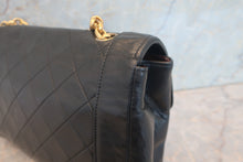 Load image into Gallery viewer, CHANEL Matelasse chain shoulder bag Lambskin Black/Gold hadware Shoulder bag 700120192