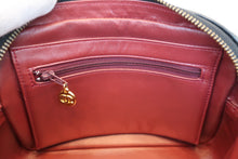 Load image into Gallery viewer, CHANEL Matelasse chain shoulder bag Lambskin Black/Gold hadware Shoulder bag 800090004