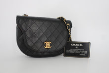 Load image into Gallery viewer, CHANEL Matelasse Chain shoulder bag Lambskin Black/Gold hardware Shoulder bag 800100147