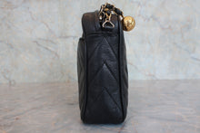 将图片加载到图库查看器,CHANEL/香奈儿 经典双C 链条包 荔枝皮 Black/Gold hadware(黑色/金色金属) 肩背包 800060051