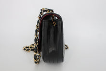 Load image into Gallery viewer, CHANEL Matelasse Chain shoulder bag Lambskin Black/Gold hardware Shoulder bag 800100147
