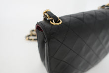 Load image into Gallery viewer, CHANEL Matelasse Chain shoulder bag Lambskin Black/Gold hardware Shoulder bag 800100147