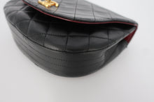 Load image into Gallery viewer, CHANEL Matelasse Chain shoulder bag Lambskin Black/Gold hardware Shoulder bag 800100147