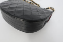 Load image into Gallery viewer, CHANEL Matelasse Chain shoulder bag Lambskin Black/Gold hardware Shoulder bag 800100147