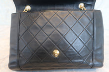 Load image into Gallery viewer, CHANEL Matelasse chain shoulder bag Lambskin Black/Gold hadware Shoulder bag 700120192