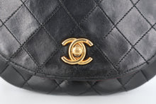 Load image into Gallery viewer, CHANEL Matelasse Chain shoulder bag Lambskin Black/Gold hardware Shoulder bag 800100147