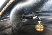 将图片加载到图库查看器,CHANEL/香奈儿 经典双C 链条包 荔枝皮 Black/Gold hadware(黑色/金色金属) 肩背包 800060051