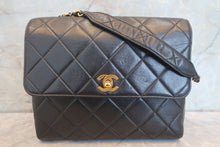 Load image into Gallery viewer, CHANEL Matelasse chain shoulder bag Lambskin Black/Gold hadware Shoulder bag 700120193