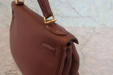 Load image into Gallery viewer, HERMES KELLY 28 Clemence leather Havane □F Engraving Shoulder bag 800070067