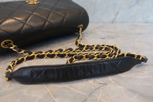 Load image into Gallery viewer, CHANEL Matelasse chain shoulder bag Lambskin Black/Gold hadware Shoulder bag 700120193