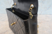 Load image into Gallery viewer, CHANEL Matelasse chain shoulder bag Lambskin Black/Gold hadware Shoulder bag 700120193