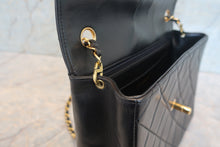 Load image into Gallery viewer, CHANEL Matelasse chain shoulder bag Lambskin Black/Gold hadware Shoulder bag 700120193