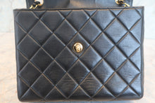 Load image into Gallery viewer, CHANEL Matelasse chain shoulder bag Lambskin Black/Gold hadware Shoulder bag 700120193