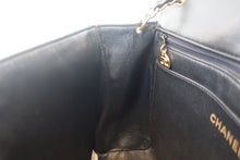 Load image into Gallery viewer, CHANEL Matelasse chain shoulder bag Lambskin Black/Gold hadware Shoulder bag 700120193