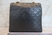 Load image into Gallery viewer, CHANEL Matelasse chain shoulder bag Lambskin Black/Gold hadware Shoulder bag 700120165
