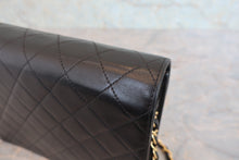 Load image into Gallery viewer, CHANEL Matelasse push lock chain shoulder bag Lambskin Black/Gold hadware Shoulder bag 800060057