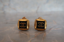 Load image into Gallery viewer, CHANEL CC mark earring Gold plate Gold Earring 700070114