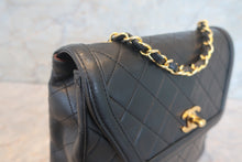 Load image into Gallery viewer, CHANEL Matelasse chain shoulder bag Lambskin Black/Gold hadware Shoulder bag 700120165
