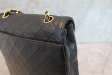 Load image into Gallery viewer, CHANEL Matelasse chain shoulder bag Lambskin Black/Gold hadware Shoulder bag 700120165