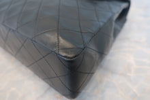 Load image into Gallery viewer, CHANEL Matelasse chain shoulder bag Lambskin Black/Gold hadware Shoulder bag 700120165