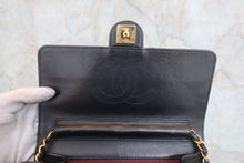Load image into Gallery viewer, CHANEL Matelasse push lock chain shoulder bag Lambskin Black/Gold hadware Shoulder bag 800060057