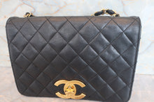 Load image into Gallery viewer, CHANEL Big CC mark chain shoulder bag Lambskin Black/Gold hadware Shoulder bag 700080196