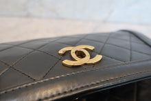 Load image into Gallery viewer, CHANEL Matelasse chain shoulder bag Lambskin Black/Gold hadware Shoulder bag 700120165