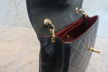 Load image into Gallery viewer, CHANEL Matelasse chain shoulder bag Lambskin Black/Gold hadware Shoulder bag 700120165