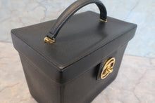 Load image into Gallery viewer, CHANEL CC mark vanity Caviar skin Black/Gold hadware Vanity 700120166