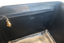 Load image into Gallery viewer, CHANEL CC mark vanity Caviar skin Black/Gold hadware Vanity 700120166