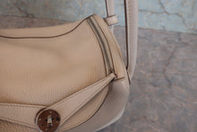 Load image into Gallery viewer, HERMES LINDY 26 Clemence leather Craie X Engraving Shoulder bag 800070158