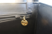 Load image into Gallery viewer, CHANEL CC mark vanity Caviar skin Black/Gold hadware Vanity 700120166