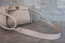 Load image into Gallery viewer, HERMES LINDY 26 Clemence leather Craie X Engraving Shoulder bag 800070158