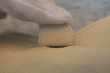 Load image into Gallery viewer, HERMES EVELYNE 3PM Epsom leather Craie X Engraving Shoulder bag 700120129